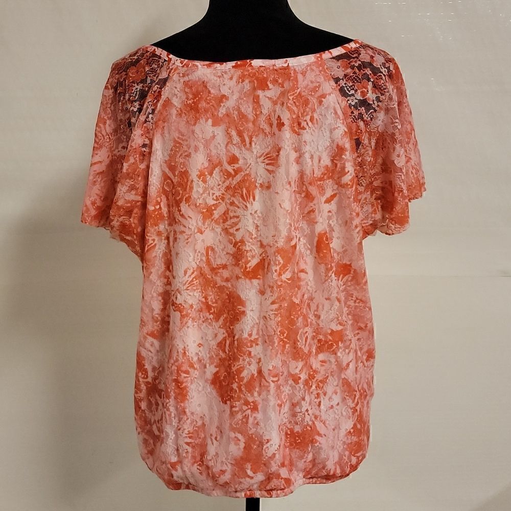 𝅺SAG Harbor coral lined laced overlay blouse with cinched waist - Picture 4 of 8